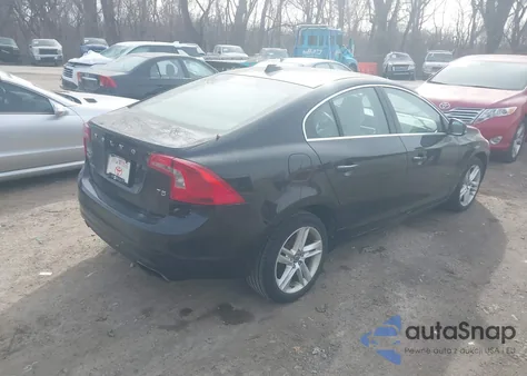 2015 Volvo S60 T5 Premier z USA, uszkodzony, nr VIN YV140MFB7F1313710
